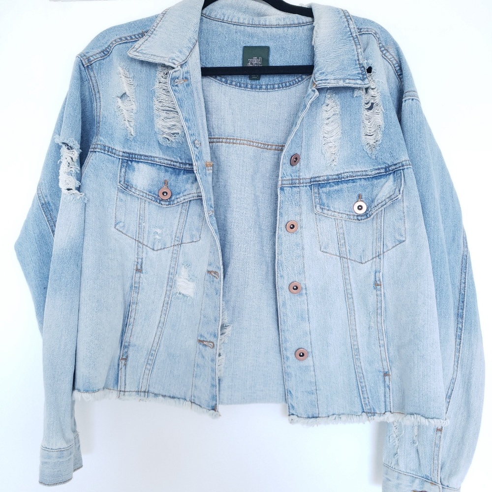 Wild fable light wash distresses denim jacket sz m